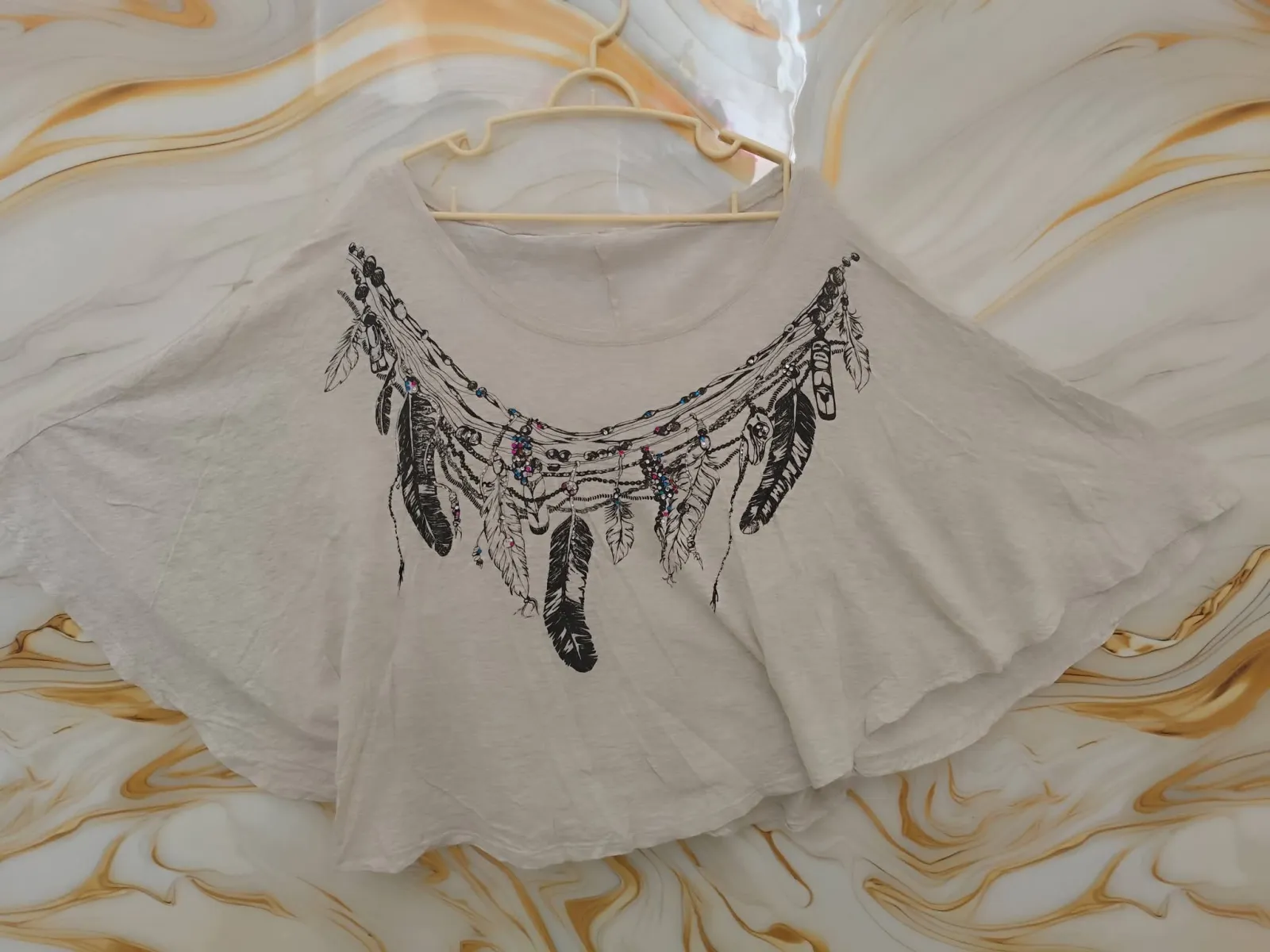 Batwing/loose crop top.