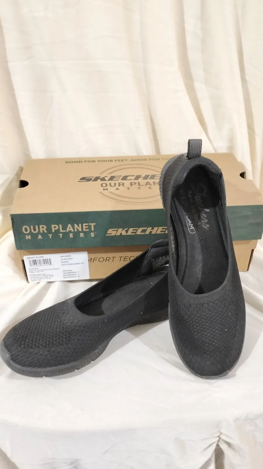 Sepatu Skechers Hitam Rajut